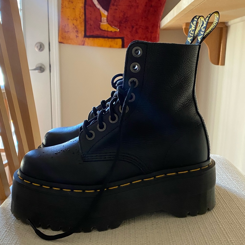 Platform doc martens